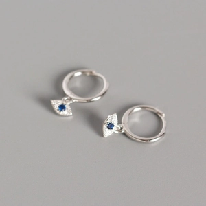 Boucles d'oreilles créoles en argent S925 avec œil bleu et zircons étincelants