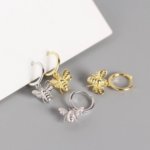Elegant 925 sterling silver bee huggie hoop earrings in gold and silver finishes