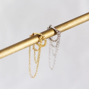 Eleganti orecchini a catena con nappine in argento 925 finitura oro e argento