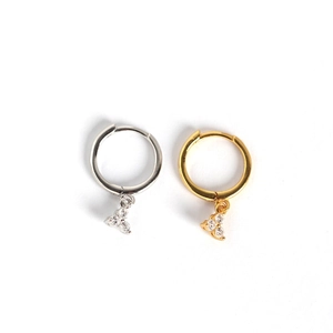 Boucles d'oreilles créoles géométriques en argent S925 avec amas de cristaux brillants