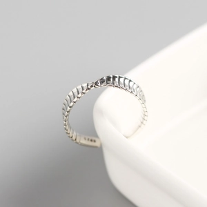 Vintage S925 sterling silver Mobius twist open ring with scale texture and Thai silver finish