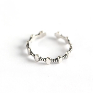 Minimalist S925 sterling silver adjustable open ring with oval relief and bead texture