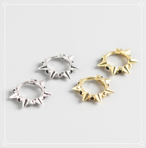 Détails de boucles d'oreilles punk en argent S925 avec clous et pierres noires