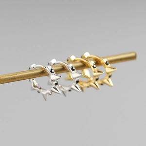 Boucles d'oreilles punk en argent S925 avec pointes et zircons noirs en doré et argenté
