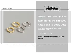 Detail van S925 sterling zilveren geometrische oorbellen met diamantzetting op facet