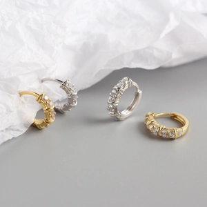 Élégantes boucles d'oreilles créoles S925 en argent avec cristaux pavés en or et en argent
