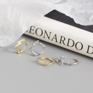 Minimalist S925 sterling silver lightning bolt hoop earrings in gold and silver finish