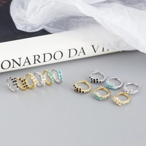Orecchini a cerchio minimalisti in argento S925 con zirconi colorati in oro e argento