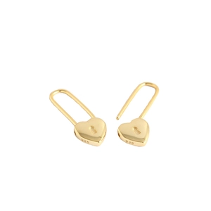 S925 sterling zilveren hart hangslot oorbellen met gouden plating op een witte achtergrond