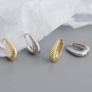 Minimalist S925 sterling silver twist hoop earrings in gold and silver finish