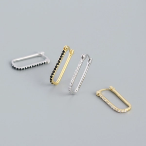 Pendientes de aro rectangulares en plata S925 con circonitas blancas y negras modernas