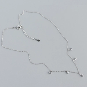 Collana minimalista in argento sterling S925 con cinque ciondoli rotondi in zircone