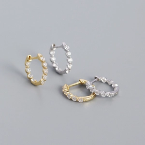 Boucles d'Oreilles Huggie Hoop en Argent Sterling 925 pour Femmes Géométrique Rond Pave Strass Bijoux de Mode Cadeau