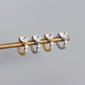 Geometric heart-shaped S925 silver earrings with zircon in gold and silver finish