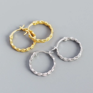 Orecchini a cerchio in argento s925 con catena intrecciata in oro e argento