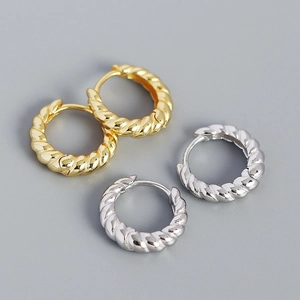Créoles torsadées classiques en argent S925 en finitions or et argent avec éclat métal