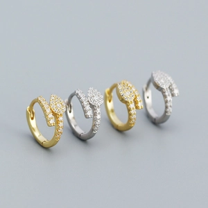 Orecchini a cerchio a serpente in argento S925 con pavé di zirconi in oro e argento