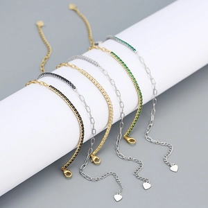 Vintage-Armbänder aus S925 Silber mit bunten Zirkonia und Herzanhängern im Set