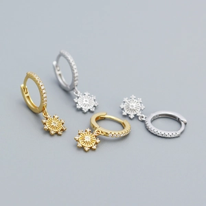 Boucles d'Oreilles Huggie Octagramme en Argent Sterling 925 pour Femme Pendentif Étoile à Huit Branches en Strass Bijoux