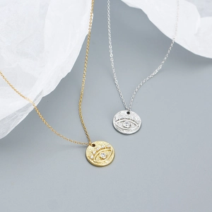Detaillierte Makroansicht der S925 Sterling Silber Anhänger mit dem Auge des Bösen