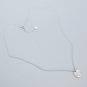 Detailansicht des S925 Silber Evil Eye Anhängers mit fein besetzten Zirkoniasteinen