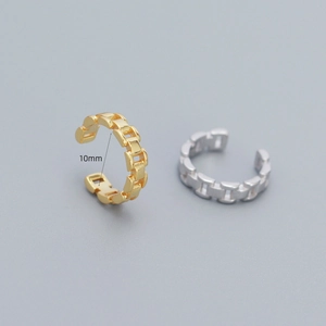 Detailed macro view showing the 10mm inner diameter dimension of the chain ear cuff