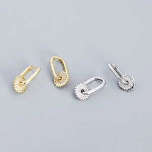 Boucles d'oreilles en argent s925 en forme de U avec pendentifs engrenages brillants