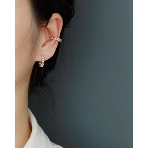 Close-up of S925 silver chain cuff and earring set worn on model's ear cartilage