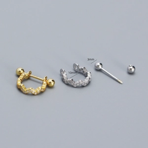 Vue détaillée des clous d'oreilles vagues en zircon, diamètre interne 10mm et fermoir à vis