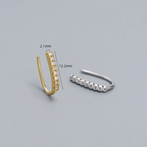 Détail de boucles d'oreilles en U en argent avec zircons pavés, taille 2,1mm par 12,2mm