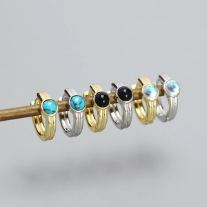 Détails des boucles d'oreilles en argent S925 avec turquoise et opale, finitions or et argent