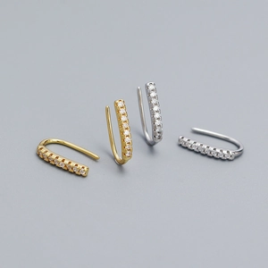 Crochets d'oreilles minimalistes en argent S925 avec rangée de zircons blancs brillants