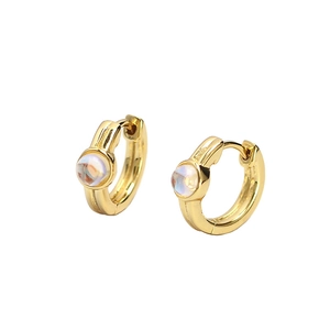Élégantes boucles d'oreilles créoles dorées en argent S925 avec pierre de lune