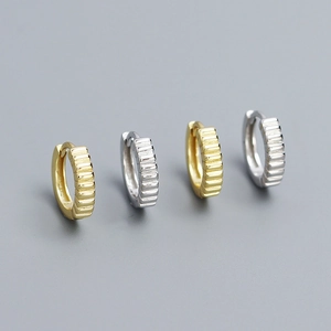 Minimalistische S925 sterling zilveren oorringen met streeptextuur in goud en zilver
