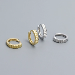 S925 Sterling Zilver Geribbelde Oorbellen voor Dames Minimalistische Getextureerde Verticale Strepen Huggie Oorbellen Goud Zilver Verguld