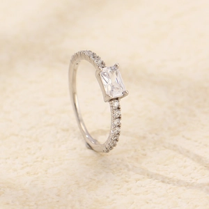 Macro side view of s925 silver ring featuring a rectangular zircon and pavé diamonds