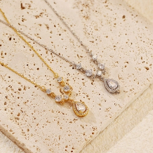 Elegante collana in argento s925 con ciondolo a goccia in oro e argento con zirconi