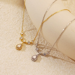 Lussuosa collana con ciondolo a goccia in argento S925 con accenti di frange in zircone