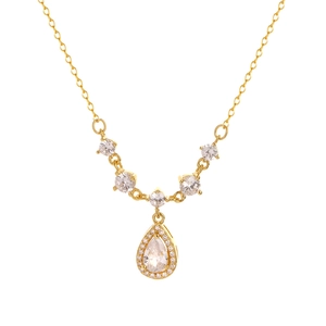 Elegante collana in argento s925 placcato oro con pendente a goccia in zircone lucido