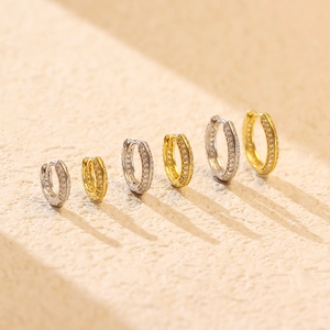 Élégantes boucles d'oreilles créoles S925 en argent avec diamants en trois tailles et tons