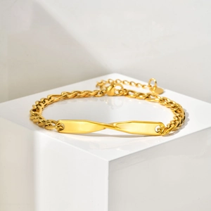Macro view of gold stainless steel Mobius bracelet with 3-1 NK link chain detail