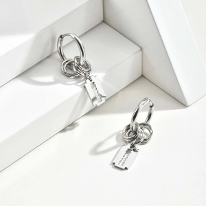 Boucles d'oreilles créoles punk en acier inoxydable argenté avec pendentif rasoir