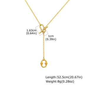 Detailansicht der goldene Edelstahl-Kette mit Knebelverschluss, Ovalanhänger und Maßen