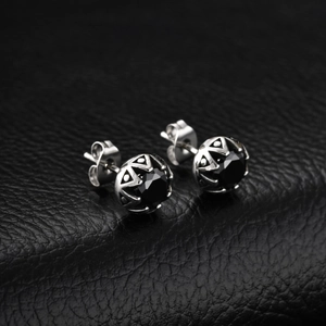 Boucles d'oreilles en acier titane vintage avec zircon bleu serti couronne
