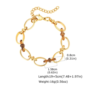 Dettaglio della collana dorata con perle in resina marmorizzata e misure del prodotto