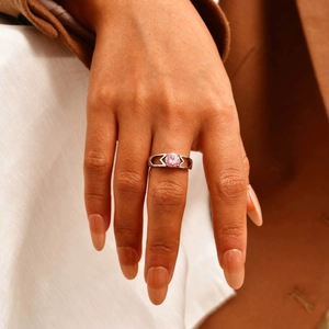 Stainless Steel Heart Hollow Out Ring With Pink Rhinestone For Women Elegant Light Luxury Party Jewelry Finger Ring Gift