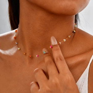 Collier Perles de Pierre Colorées Minimaliste en Acier Inoxydable Plaqué Or Style Bohémien de Plage Été pour Femmes