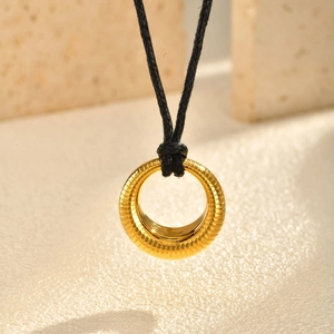 Collier Minimaliste en Acier Inoxydable Avec Pendentif Anneau Nervuré Femme Cordon Ciré Noir Réglable Bijoux Fantaisie