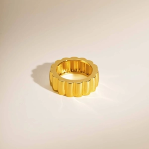 Bague Large en Cuivre Bord Festonné Vintage pour Femme Plaqué Or Texture Verticale Ondulée Bague Minimaliste Bijoux de Mode