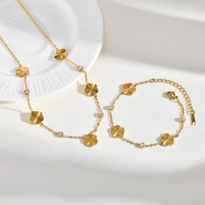 Stainless Steel Floral Bracelet For Women Gold Plated Five Petal Flower Radial Texture Necklace With Rhinestone Jewelry